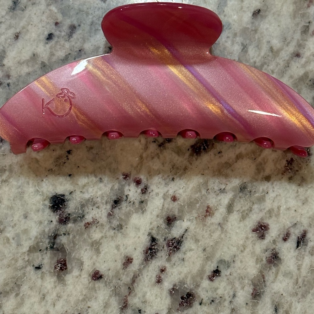 Kopari Guava Pink Hair Claw Clip. NEW in original packaging. Took out for pics.